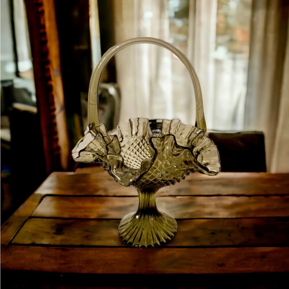 Indiana Glass Green Diamond Point Pedestal Basket - Picture 15 of 16